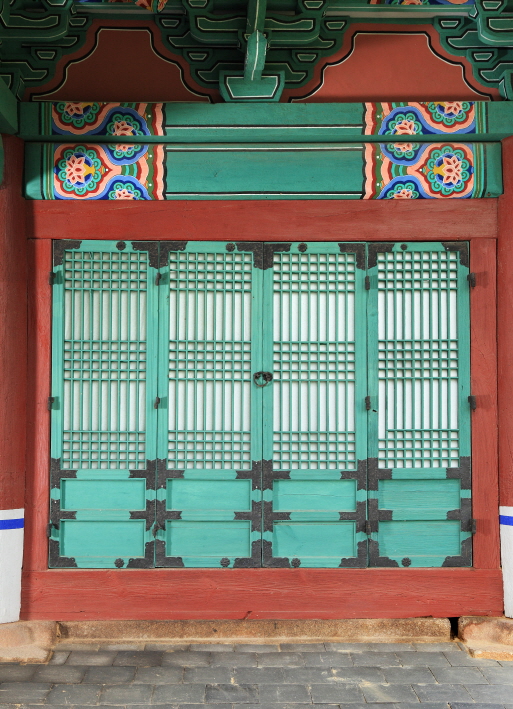 목릉의 정자각 문